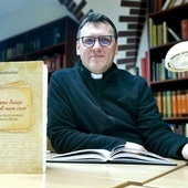 Kapłan jest autorem książki poświęconej galicyjskiej rzezi.