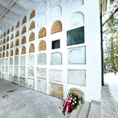 Zniszczona podczas Powstania Warszawskiego tablica nagrobna została odsłonięta 7 lutego.