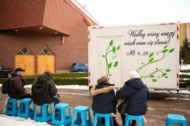 Na Przymorzu wolontariusze przekonują się, że ubodzy najbardziej doceniają rozmowę i obecność.