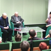 Na zdjęciu: ks. prof. Wojciech Zawadzki, prof. Andrzej Groth i dr Elżbieta Paprocka.