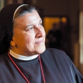 Siostra Michaela Rak ratuje trafiających do hospicjum w Wilnie, którzy toną w wątpliwościach, lęku i samotności 