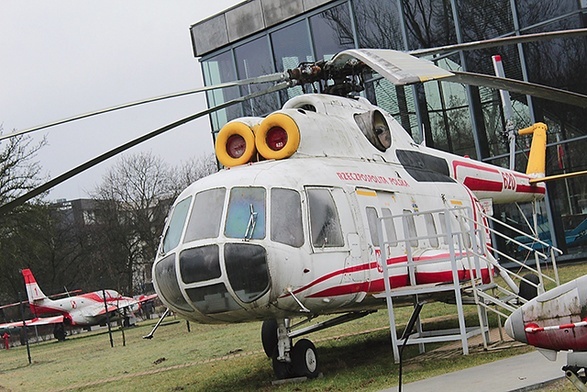 ▲	Jednym ze śmigłowców w zbiorach jest Mi-8 o numerze bocznym 620, który służył papieżowi Janowi Pawłowi II podczas jego pielgrzymek po Polsce.