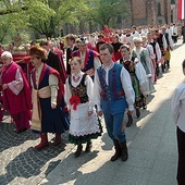 W ciągu wieków przejawy czci wobec patrona biskupiego miasta przybierały  różne formy.  Na zdjęciu: uroczystości zygmuntowskie w 2006 r.