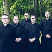 Nowi prezbiterzy diecezji świdnickiej: (od lewej): ks. Adrian Pliszka, ks. Jakub Zajadły, ks. Wojciech Wiewióra, ks. Mariusz Pastuszyński, ks. Patryk Kruk.