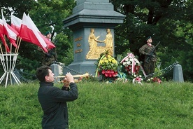 Zawarcie porozumienia upamiętnia pomnik na pl. Litewskim.