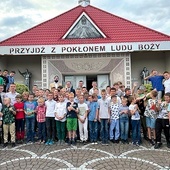 ▲	Młodsza ekipa ministrancka na wyjeździe w Kalnej.