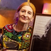 Anna Bojarska-Urbańska z portretem matki.