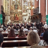 Po Eucharystii w bazylice św. Elżbiety odbył się koncert chóru Basilica Cantans.