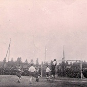 Mecz piłkarski w obozie jenieckim Stalag VIII B(344) Lamsdorf.