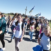 W pieszej pielgrzymce do miejsc związanych ze św. Stanisławem Kostką wzięło udział 3,5 tysiąca osób.