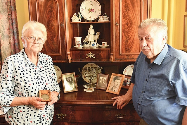 Helena i Wacław Nyczowie z Nietoperka (52 lata małżeństwa) mają wiele pamiątek rodzinnych, ale medal Sprawiedliwy wśród Narodów Świata znajduje się na honorowym miejscu. 