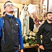Nocną pielgrzymkę 6 października poprzedziła Msza św. w sanktuarium Matki Bożej Pocieszenia we Wschowie.