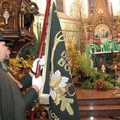 Liturgii sprawowanej w świątyni przybranej w myśliwskie elementy przewodniczył bp Zieliński.