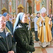 Uroczystą Eucharystią w lubelskiej archikatedrze zakonnice rozpoczęły  rok jubileuszowy.
