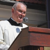 Ks. dr Stanisław Mieszczak należy do Zgromadzenia Księży Najświętszego Serca Jezusowego. Jest liturgistą, emerytowanym wykładowcą Uniwersytetu Jana Pawła II w Krakowie.