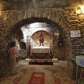 Wnętrze domku Maryi w Meryem Ana.