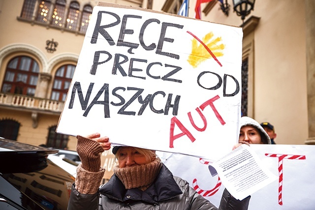 Protest przeciwko strefie czystego transportu w Krakowie.