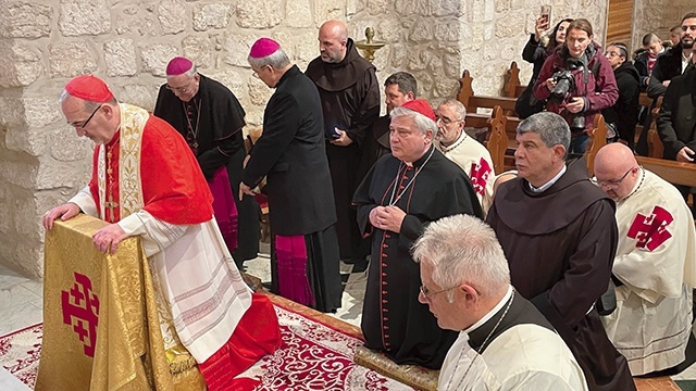 Papieski jałmużnik uczestniczył w liturgii Bożego Narodzenia w Betlejem.