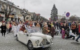 Święta Rodzina podróżowała zabytkowym kabrioletem.