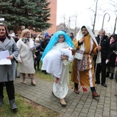 Na zakończenie wszyscy przeszli do kościoła.