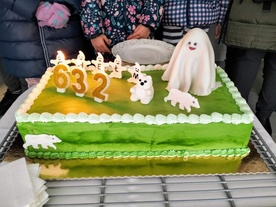 W dniu urodzin miasta, w chełmskich podziemiach częstowano tortem urodzinowym.