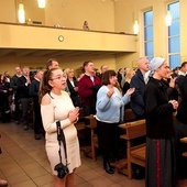 W modlitwie uczestniczyli członkowie oaz Dzieci Bożych, młodzieżowej i Domowego Kościoła.
