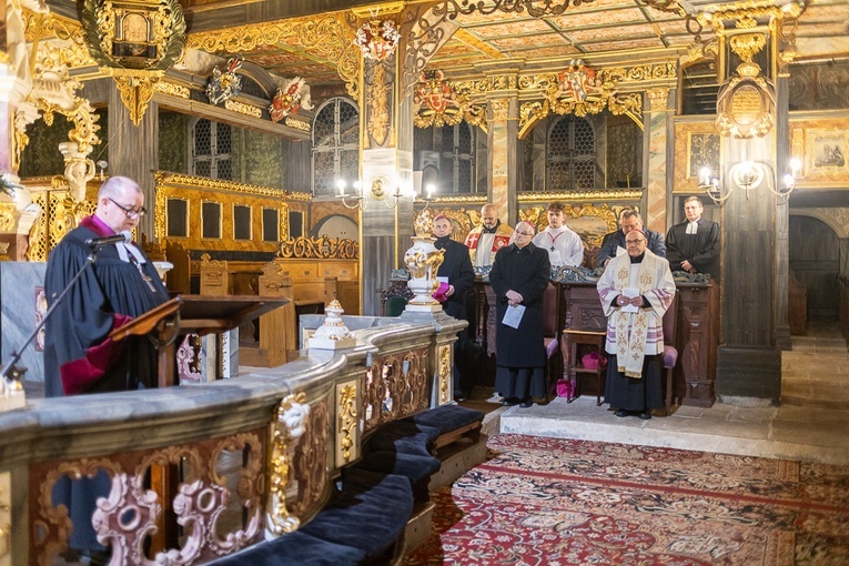 Modlitwie przewodczniczył bp Waldemar Pytel, biskup wrocławski Kościoła ewangelicko-augsburskiego.