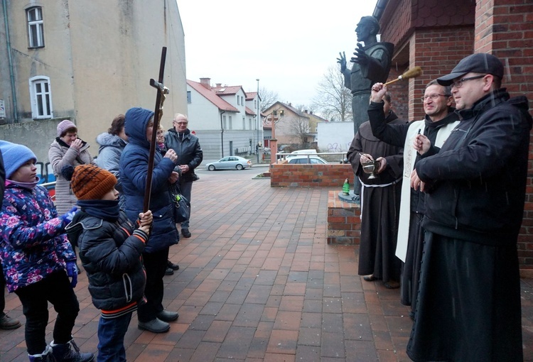 Pielgrzymka do kościoła franciszkanów