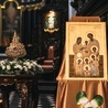 Relikwiarz błogosławionych i ikona napisana przez Rafała Krużla.