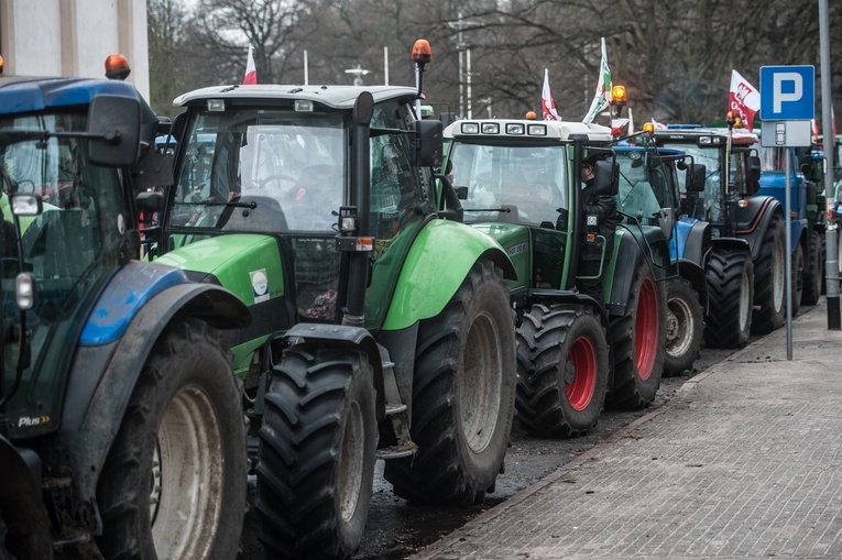 Traktory blokują Bolonię