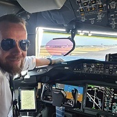 	Maciej Wilk był dyrektorem operacyjnym PLL LOT, obecnie jest dyrektorem operacyjnym kanadyjskich linii lotniczych Flair Airlines.