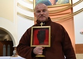 O. Robert Krawiec OFM Cap. i relikwie św. Ojca Pio w Cygańskim Lesie