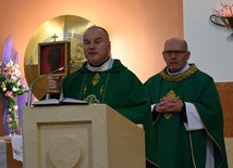 Ojciec Robert Krawiec OFM Cap., który przywiózł relikwie św. ojca Pio do Cygańskiego Lasu, sprawował Mszę św. za chorych z ks. proboszczem Wiesławem Ogórkiem SDS.