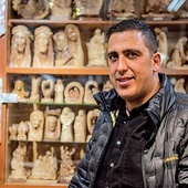 Rony Tabash prowadzi w Betlejem sklep z pamiątkami. Kiedyś często odwiedzali go Polacy