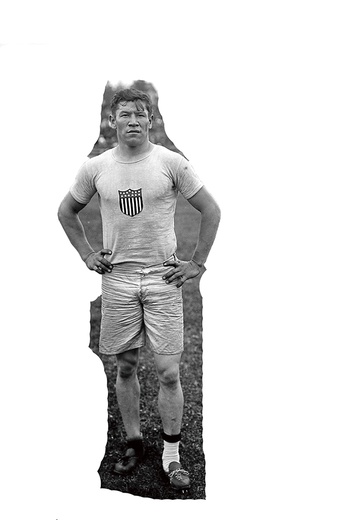 Indianin z USA, Jim Thorpe został niesłusznie pozbawiony złotych medali, które wywalczył. Zwrócono  mu je pośmiertnie. 
