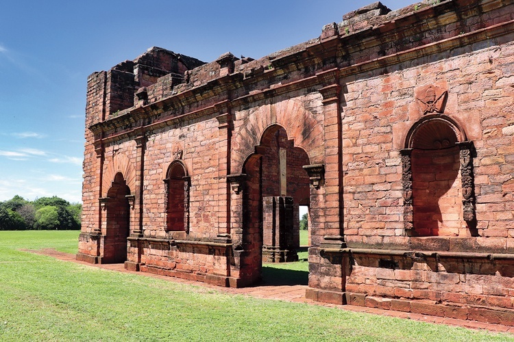 Zachowane do dzisiaj w Paragwaju ruiny jezuickich redukcji.