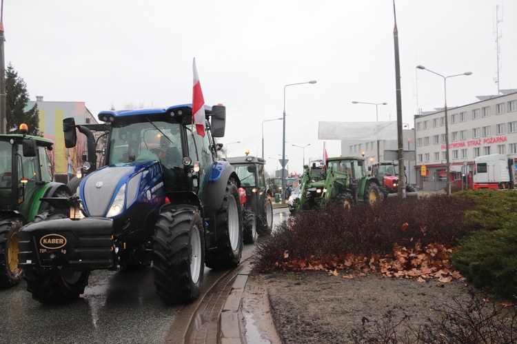 Rolnicy blokowali m.in. rondo Solidarności w centrum miasta, w godzinach szczytu.