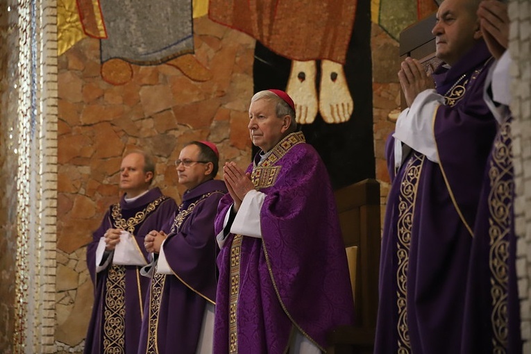 Bp Muskus: Uczeń Jezusa kocha także tych, którzy śmieją się ze świętości