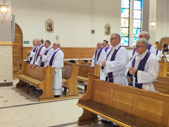 Modlitwa pokutna kapłanów w Trzebini-Sierszy