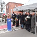 Odsłonięcie tablicy upamiętniającej ofiary reżimu