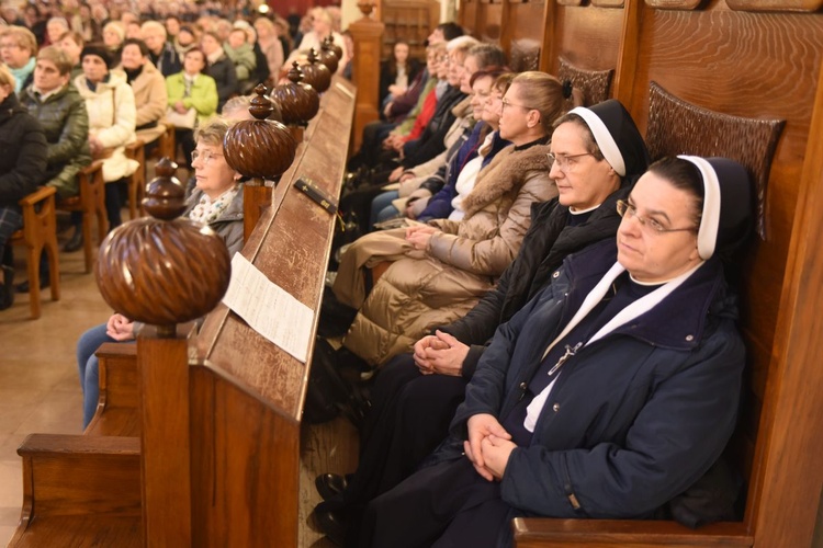 25 lat sądeckiej grupy św. o. Pio