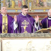 	Jubileuszowej Eucharystii przewodniczył obecny duszpasterz grupy, ks. Mateusz Kruszewski.