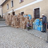 Mieroszów. Przy kościele stanęła społeczna lodówka