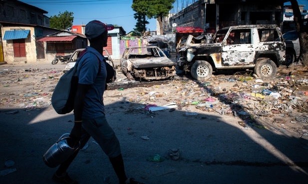 Przewodniczący episkopatu Haiti ostrzega: kraj jest na krawędzi wojny domowej