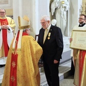 Papieski Krzyż "Pro Ecclesia et Pontifice" dla Hansa Steina