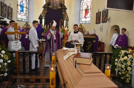Ks. kan. Jan Plottke zmarł w 56. roku życia i 32. roku kapłaństwa. 