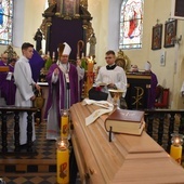 Ks. kan. Jan Plottke zmarł w 56. roku życia i 32. roku kapłaństwa. 