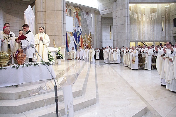 Wielkoczwartkowe spotkanie kapłanów w sanktuarium na Białych Morzach.