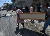 Ameryka Łacińska: modlitwa za Haiti, w kraju dalej chaos, przemoc i kłótnie