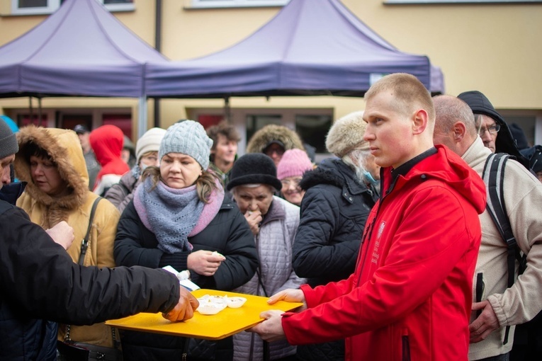 Lubelska Caritas szykuje śniadanie wielkanocne dla ubogich.